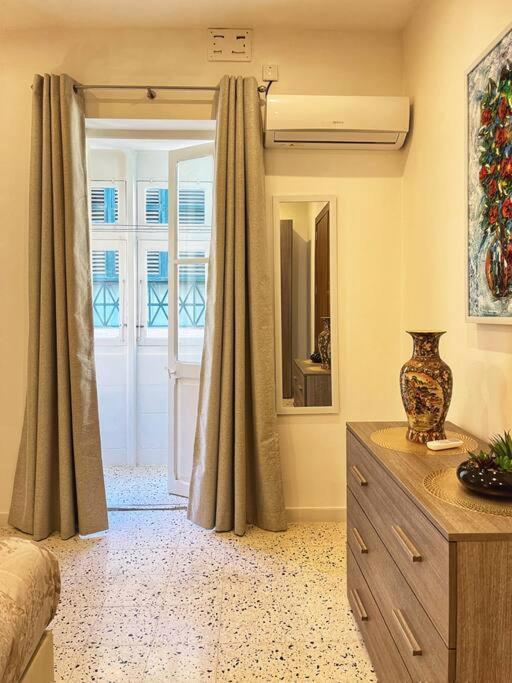 Heart Of Valletta - Apartment Luaran gambar