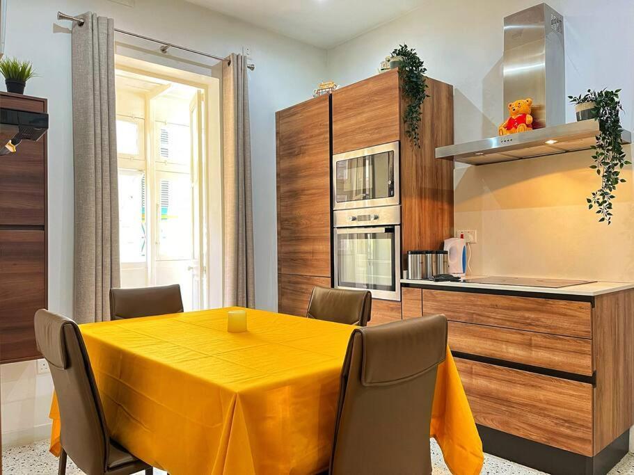 Heart Of Valletta - Apartment Luaran gambar